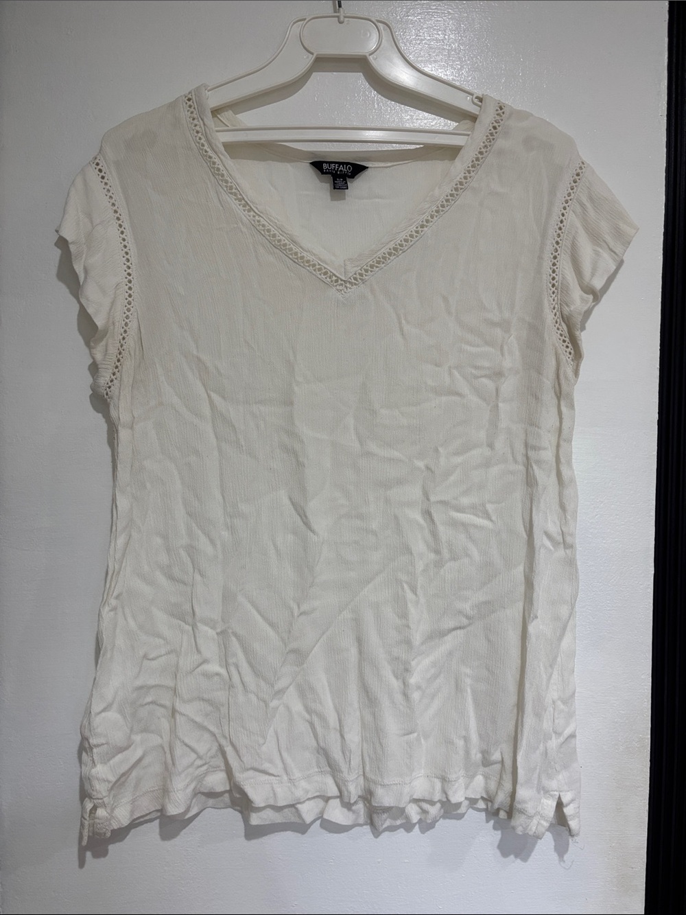 Buffalo David Bitton Cream V-Neck Short Sleeve Top